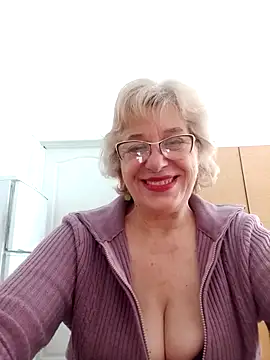 Snapshot of 52MiaLove02 chatting on 04/24/26, 04:47 52MiaLove02 online show from 04/24/26, 04:47