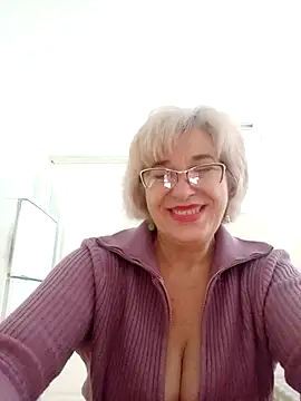 52MiaLove02 online show from 12/18/25, 06:07