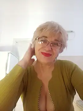 Snapshot of 52MiaLove02 chatting on 01/16/26, 05:44 52MiaLove02 online show from 01/16/26, 05:44