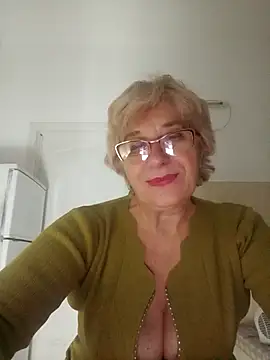 Snapshot of 52MiaLove02 chatting on 01/06/26, 05:33 52MiaLove02 online show from 01/06/26, 05:33