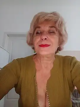 52MiaLove02 online show from 10/20/25, 04:47