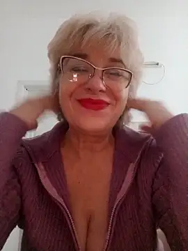 52MiaLove02 online show from 11/17/25, 05:33