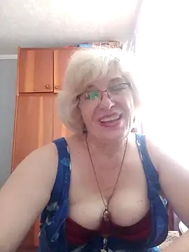 Snapshot of 52MiaLove02 chatting on 05/16/26, 10:36 52MiaLove02 online show from 05/16/26, 10:36