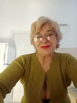 Snapshot of 52MiaLove02 chatting on 01/09/26, 05:47 52MiaLove02 online show from 01/09/26, 05:47