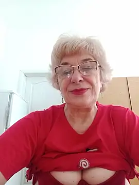 Snapshot of 52MiaLove02 chatting on 05/26/26, 04:54 52MiaLove02 online show from 05/26/26, 04:54