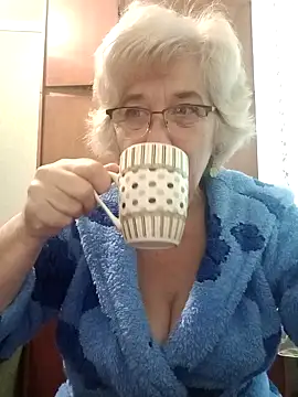 52MiaLove02 online show from 10/18/25, 06:04