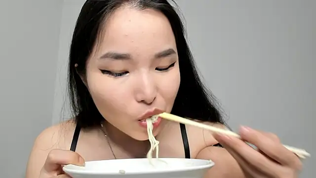 Soyun Mia online show from 04/10/26, 12:23