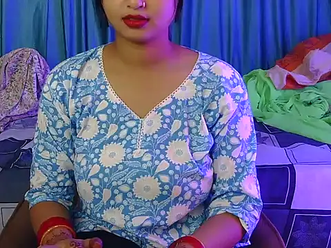 priya-kumari22 online show from 10/13/25, 04:36