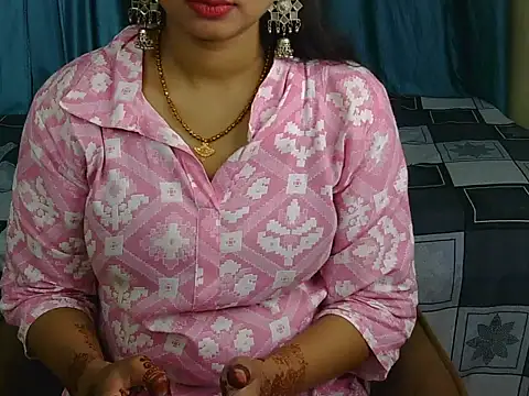 priya-kumari22 online show from 10/11/25, 04:46