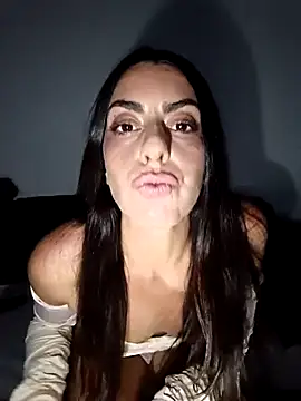Snapshot of Estefi25@xh chatting on 10/23/25, 05:33 Estefi25xh online show from 10/23/25, 05:33