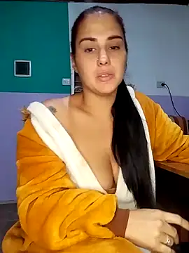 Snapshot of kariciasecreta chatting on 04/06/26, 10:05 kariciasecreta online show from 04/06/26, 10:05