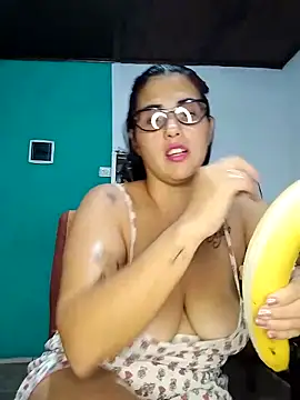 Snapshot of kariciasecreta chatting on 04/01/26, 01:41 kariciasecreta online show from 04/01/26, 01:41