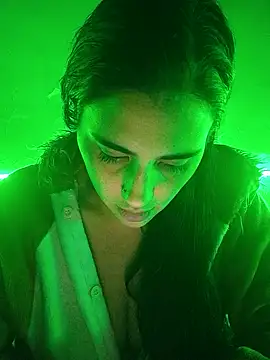 kariciasecreta online show from 11/30/25, 02:23