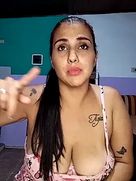 Snapshot of kariciasecreta chatting on 04/15/26, 12:38 kariciasecreta online show from 04/15/26, 12:38