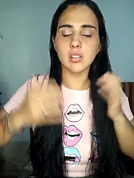 Snapshot of kariciasecreta chatting on 09/14/25, 01:17 kariciasecreta online show from 09/14/25, 01:17