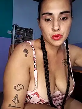 Snapshot of kariciasecreta chatting on 04/04/26, 02:29 kariciasecreta online show from 04/04/26, 02:29