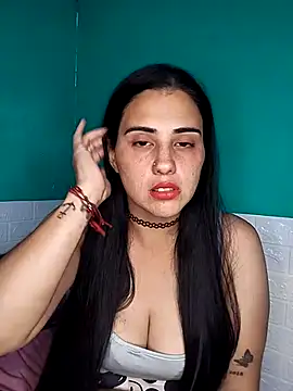 Snapshot of kariciasecreta chatting on 10/29/25, 02:54 kariciasecreta online show from 10/29/25, 02:54