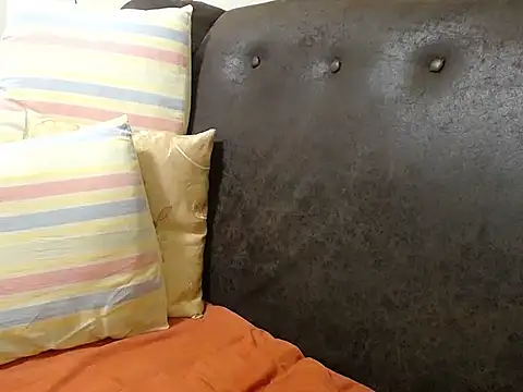 bustylaura4u online show from 10/22/25, 11:14