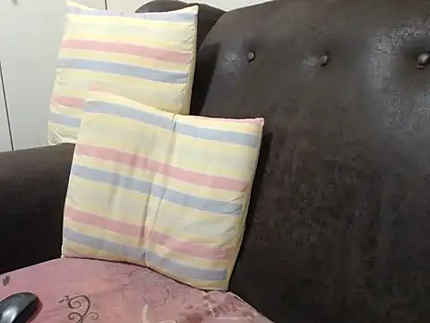 bustylaura4u online show from 02/15/26, 07:35