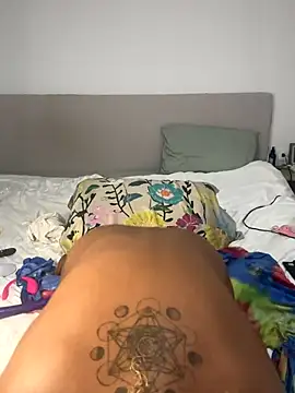 x deluLuz x online show from 10/29/25, 07:18