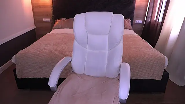 LioraFox online show from 09/13/25, 06:57