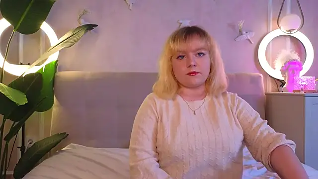 Snapshot of DianaJacobs chatting on 11/07/25, 10:09 DianaJacobs online show from 11/07/25, 10:09