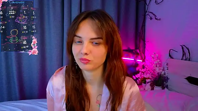 LisaDrake online show from 10/21/25, 07:24