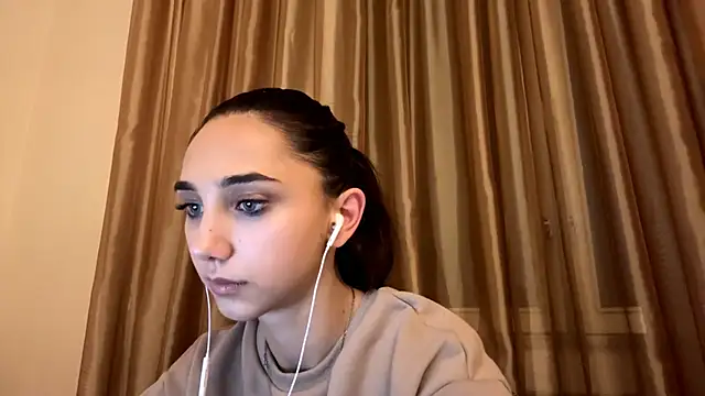 Snapshot of LinaMour chatting on 09/26/25, 11:22 LinaMour online show from 09/26/25, 11:22