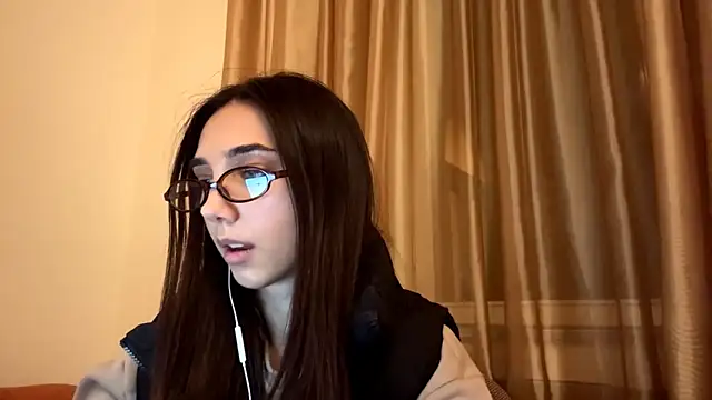 Snapshot of LinaMour chatting on 09/29/25, 10:15 LinaMour online show from 09/29/25, 10:15