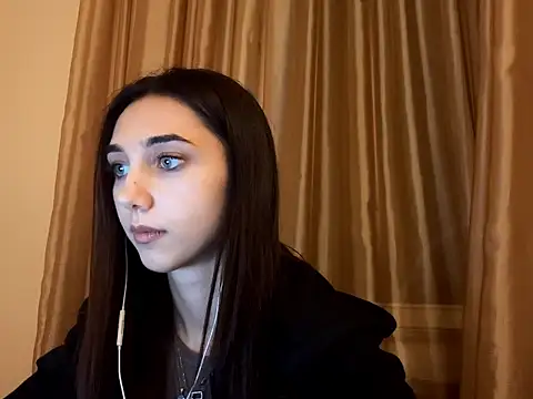 Snapshot of LinaMour chatting on 09/21/25, 11:10 LinaMour online show from 09/21/25, 11:10