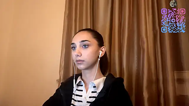 Snapshot of LinaMour chatting on 10/15/25, 10:07 LinaMour online show from 10/15/25, 10:07