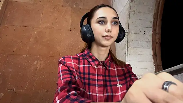 Snapshot of LinaMour chatting on 09/10/25, 09:58 LinaMour online show from 09/10/25, 09:58