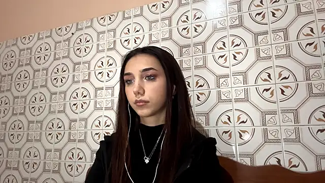 Snapshot of LinaMour chatting on 11/05/25, 10:13 LinaMour online show from 11/05/25, 10:13