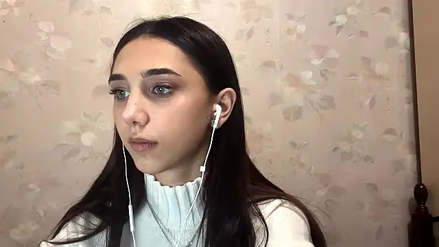 Snapshot of LinaMour chatting on 10/10/25, 10:10 LinaMour online show from 10/10/25, 10:10