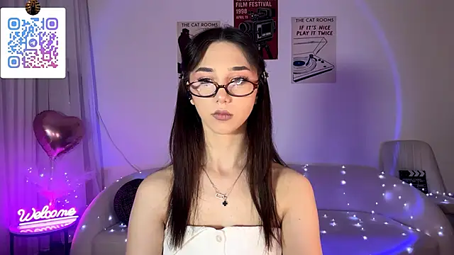 LinaMour online show from 05/17/26, 10:10