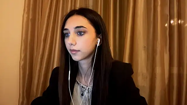 Snapshot of LinaMour chatting on 09/20/25, 10:15 LinaMour online show from 09/20/25, 10:15