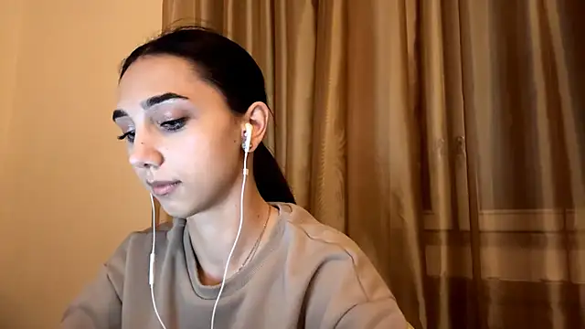 Snapshot of LinaMour chatting on 10/12/25, 10:11 LinaMour online show from 10/12/25, 10:11