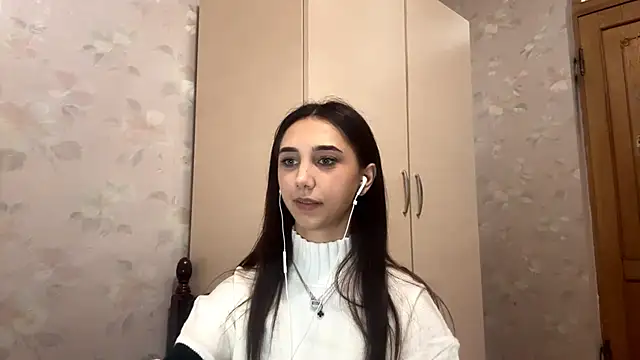 Snapshot of LinaMour chatting on 10/11/25, 10:22 LinaMour online show from 10/11/25, 10:22