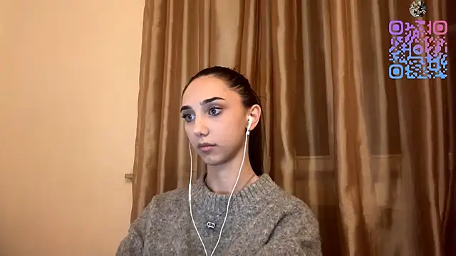 Snapshot of LinaMour chatting on 10/14/25, 10:31 LinaMour online show from 10/14/25, 10:31