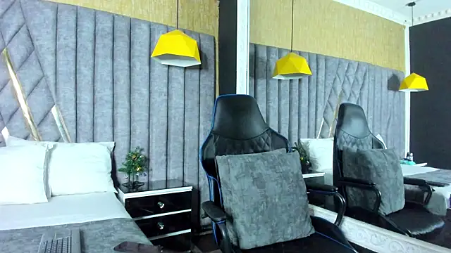 SkylerBloomm online show from 12/22/25, 02:55