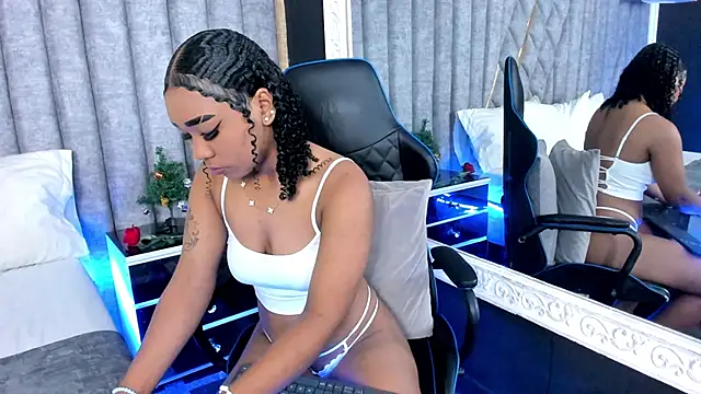 SkylerBloomm online show from 01/10/26, 02:40