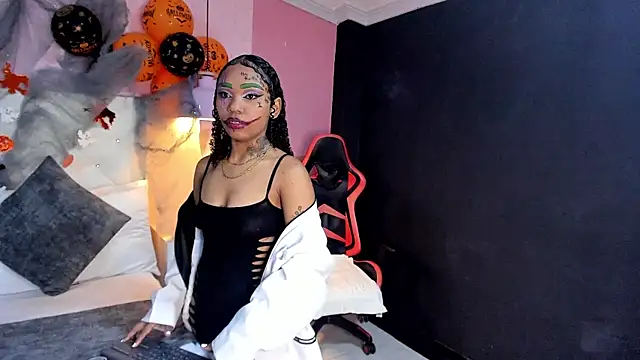 SkylerBloomm online show from 11/01/25, 03:46