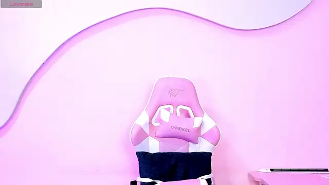 SkylerBloomm online show from 11/04/25, 03:21