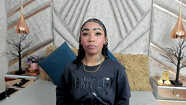 SkylerBloomm online show from 11/19/25, 02:33