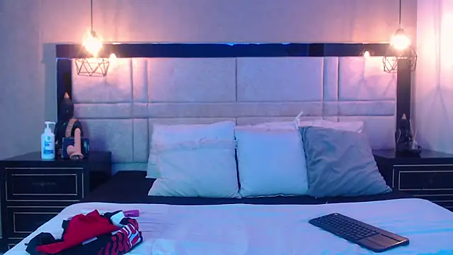 SkylerBloomm online show from 10/07/25, 03:07