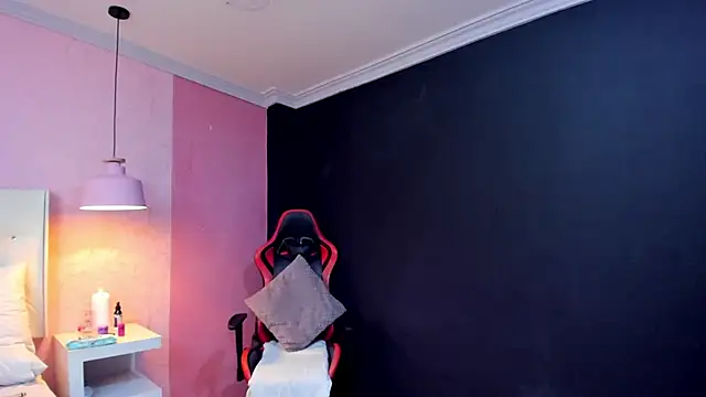 SkylerBloomm online show from 10/20/25, 03:19