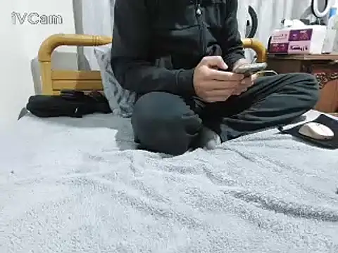 yazinyazin1 online show from 01/11/26, 03:19