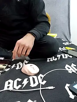 yazinyazin1 online show from 12/21/25, 11:34