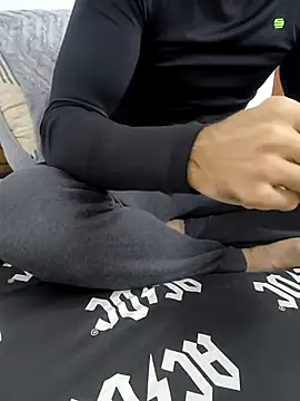 yazinyazin1 online show from 11/29/25, 11:21