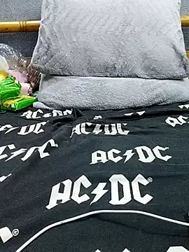 yazinyazin1 online show from 12/19/25, 05:37